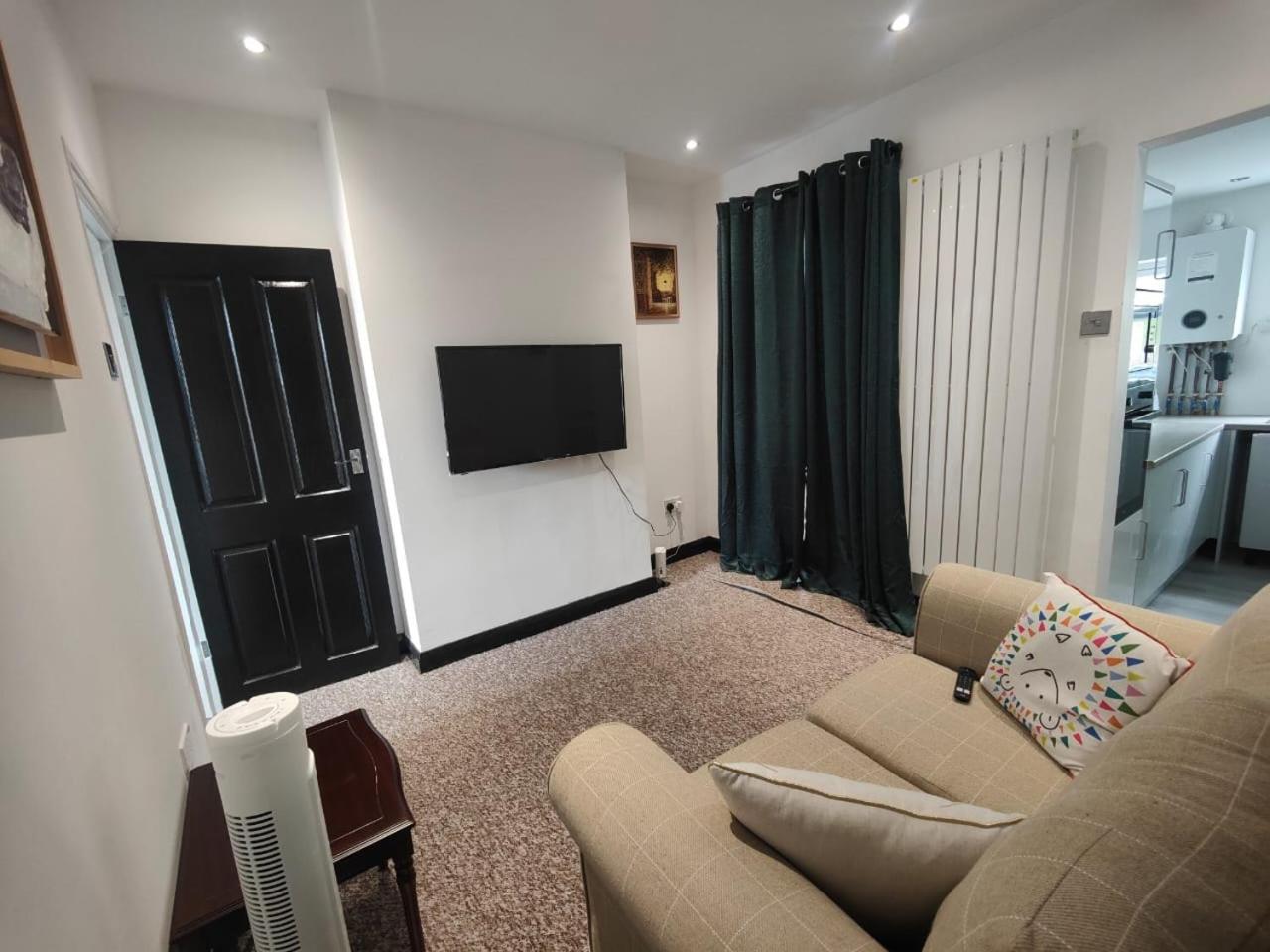 Cozy Luton Διαμέρισμα Τσάταμ Εξωτερικό φωτογραφία